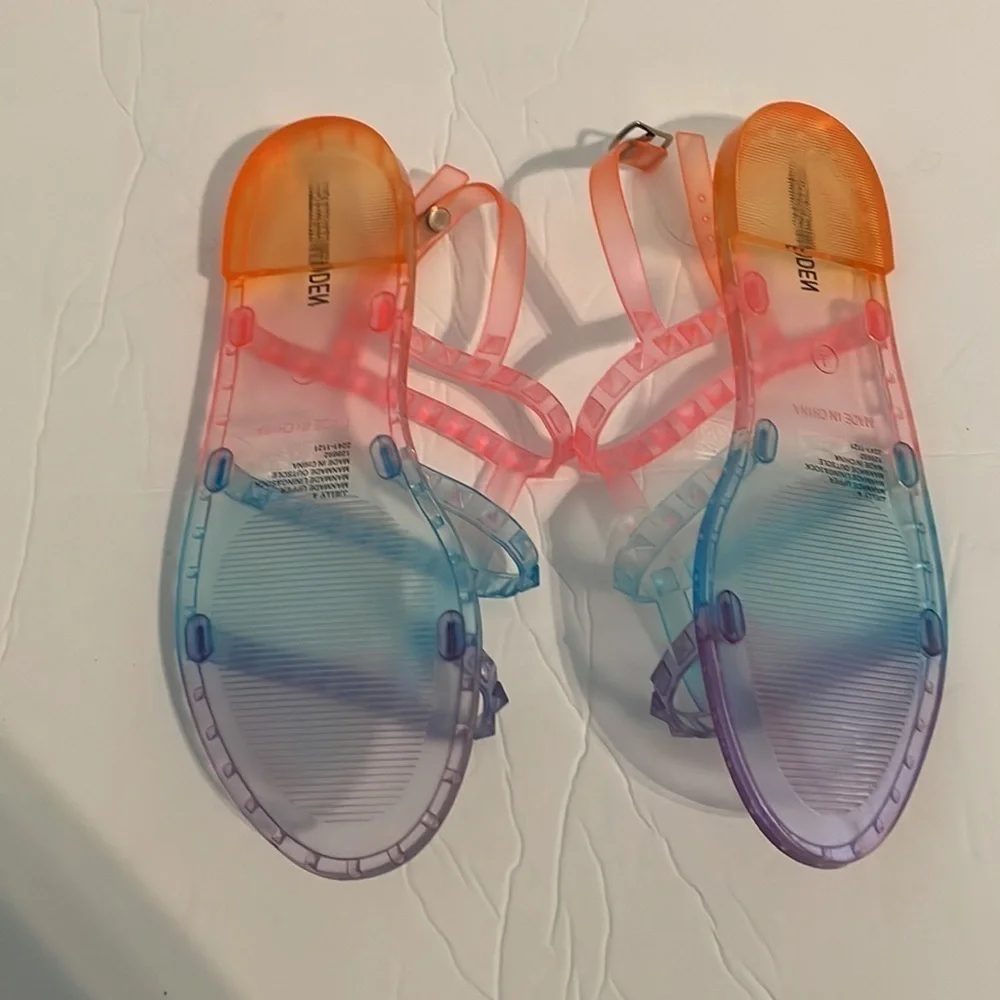Steve Madden Girls Rainbow Jelly Jelly Stud Sandals size 4 Buckle Back